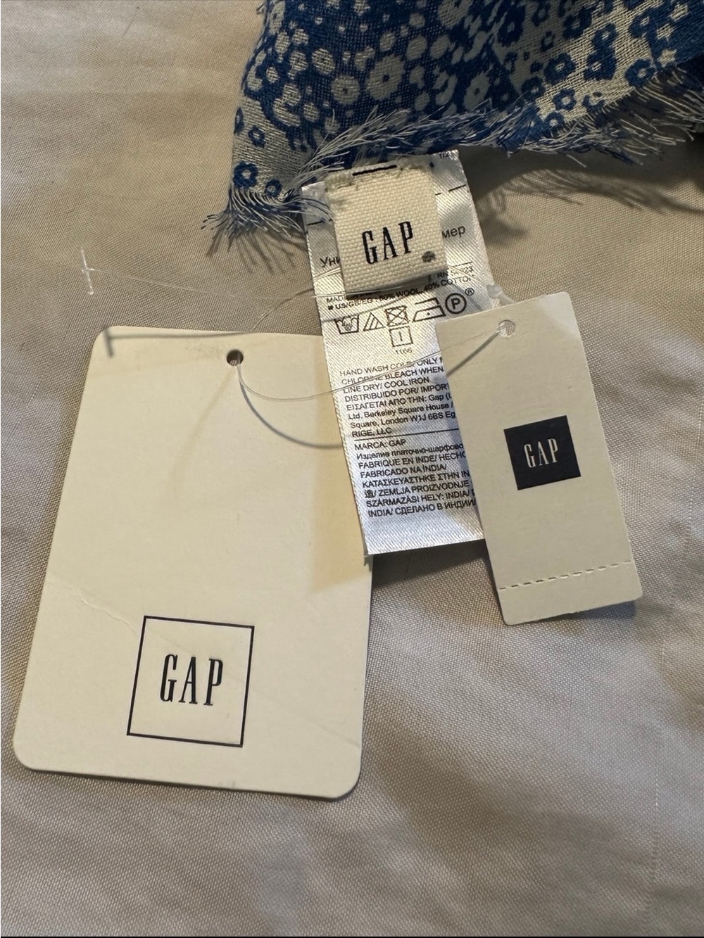NWT Gap Paisley Fringe Ends Scarf - Picture 5 of 6